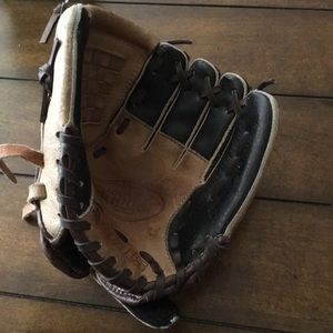Louisville Slugger 9 1/2” baseball glove